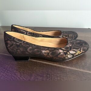 Trotters Doris Pump - Size 7.5 - Dark Burgundy Leopard Print